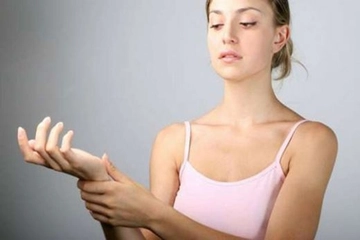 Sağ Kol Dirsek Ağrısı Belirtileri ve Tedavisi